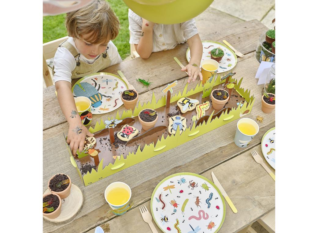 Bugging Out Bug Hunt Treat Stand